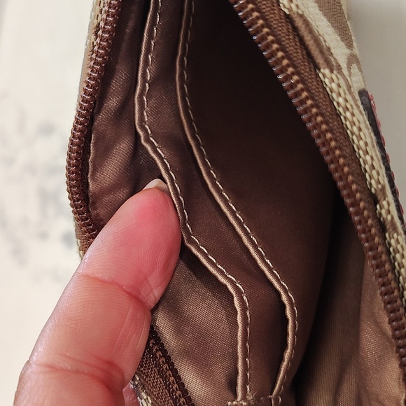 Coach Parker Signature Wristlet Tan And Crimson Red 6" x 4" Hang Tag - Picture 9 of 14